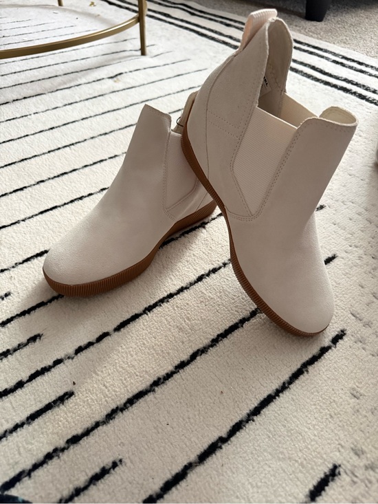 Sorel Shoes - Sorel - Women's Cream Chelsea Booties with Gum Sole - 9